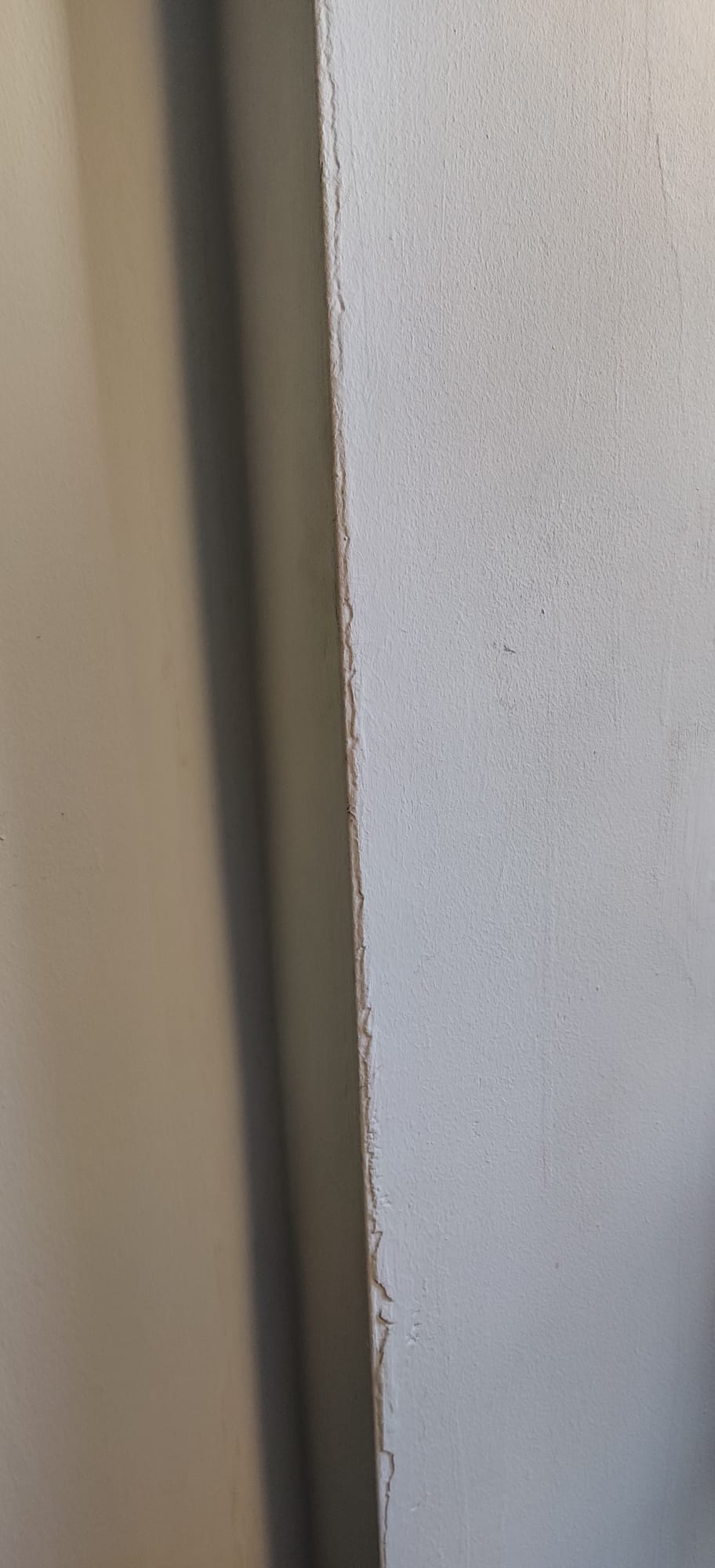 Uneven edging in hallway